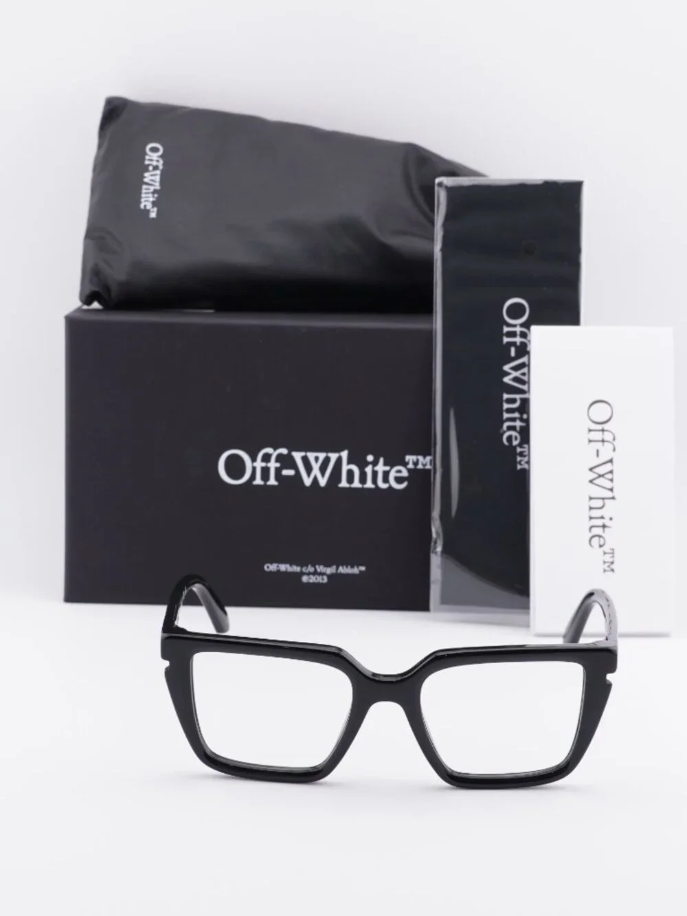 Off-White model oerj052